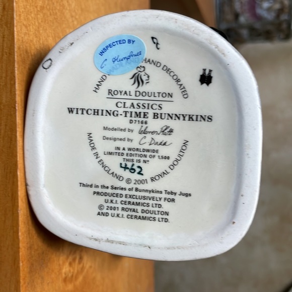 Halloween Witching-Time Bunnykins Royal Doulton Toby Jug Figurine - Picture 9 of 12